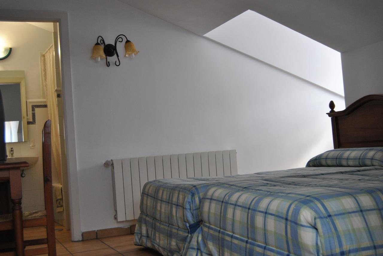 Hostal Rural Amador Puente de Vadillos Bilik gambar